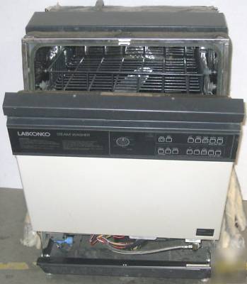 Labconco undercounter steam washer / flask scrubber