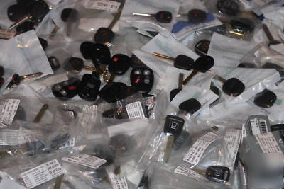 Massive transponder key lot most makes and models