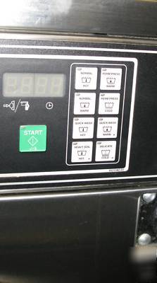 Speed queen washer-extractor 2 years old 40 lbs mint 