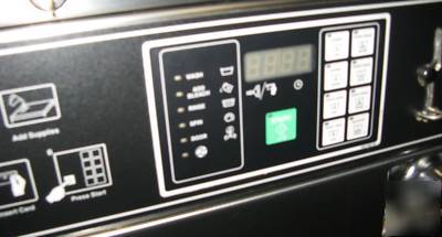 Speed queen washer-extractor 2 years old 40 lbs mint 