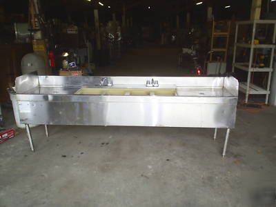 Glas-tender â€“ 4 compartments under counter bar sink 