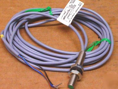 Cutler-hammer E57MA8T111 inductive proximity sensor