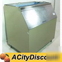Restaurant 700LB capacity ice storage bin abs lining