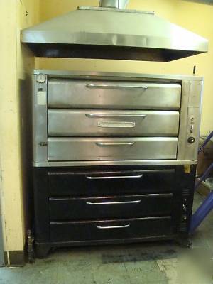 Blodgett 981 pizza / roll gas cooking oven with hood