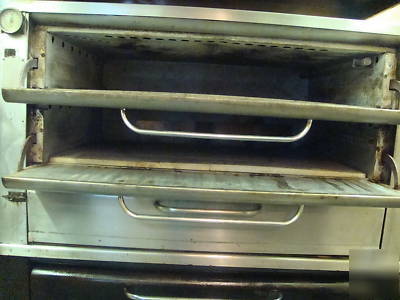 Blodgett 981 pizza / roll gas cooking oven with hood