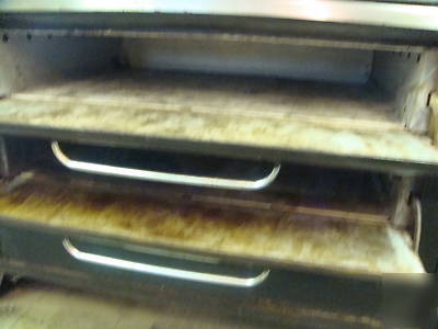 Blodgett 981 pizza / roll gas cooking oven with hood