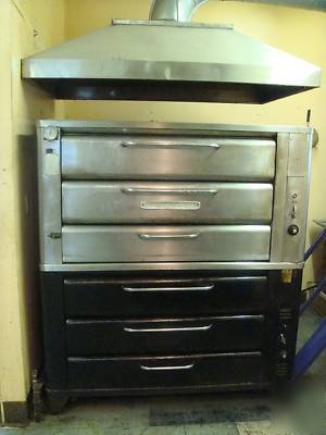 Blodgett 981 pizza / roll gas cooking oven with hood