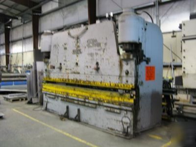  pacific 300 ton x 14' hydraulic press brake runs great