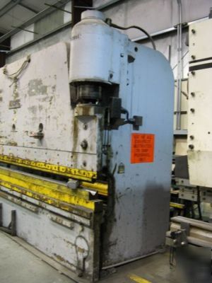  pacific 300 ton x 14' hydraulic press brake runs great