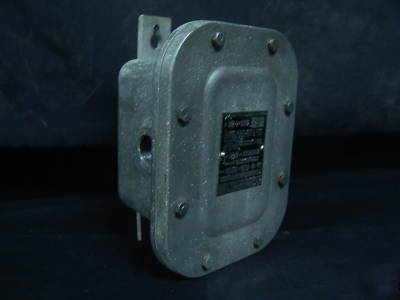 (2) ge 40 amp contactor 3 pole 600V 50/60HZ w/enclosure