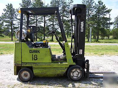 Clark 4000 lb cushion tire forklift 1987