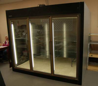 Display refrigerator / cooler walk-in size