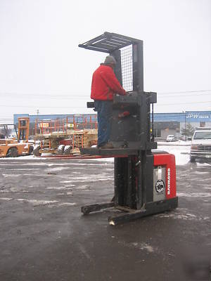 2003 raymond forklift order picker 3M# 17' very clean 