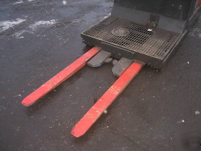 2003 raymond forklift order picker 3M# 17' very clean 