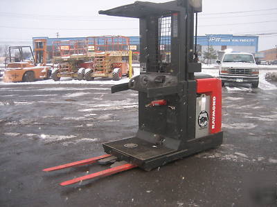 2003 raymond forklift order picker 3M# 17' very clean 