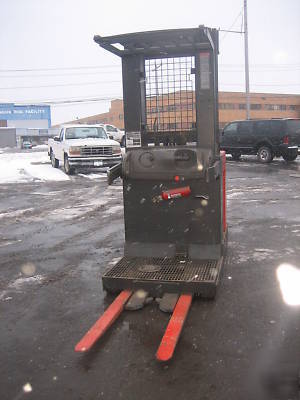 2003 raymond forklift order picker 3M# 17' very clean 