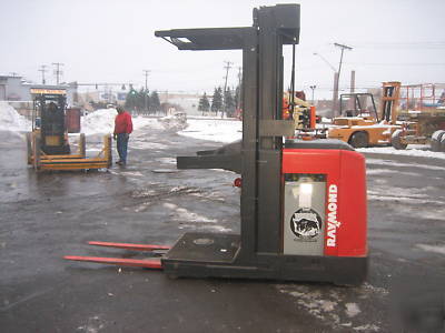 2003 raymond forklift order picker 3M# 17' very clean 