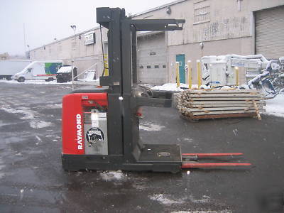 2003 raymond forklift order picker 3M# 17' very clean 