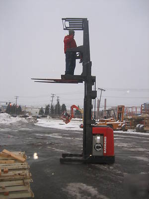 2003 raymond forklift order picker 3M# 17' very clean 
