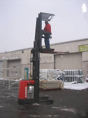 2003 raymond forklift order picker 3M# 17' very clean 