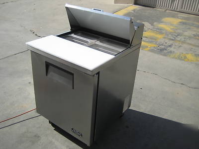True TSSU27-08 sandwich prep table,used,works perfect 