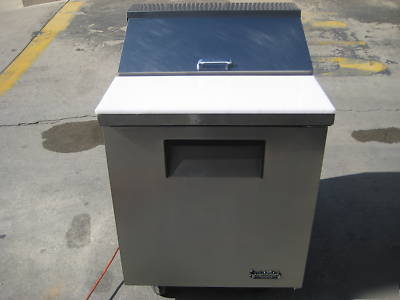 True TSSU27-08 sandwich prep table,used,works perfect 