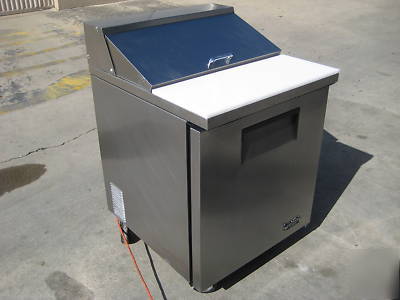 True TSSU27-08 sandwich prep table,used,works perfect 