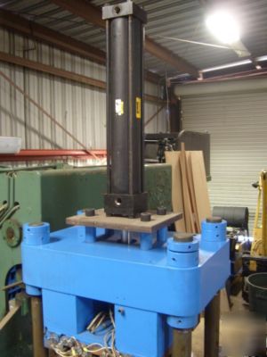 Transfer molding rubber injection molding press