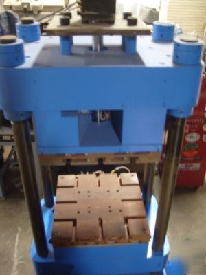 Transfer molding rubber injection molding press