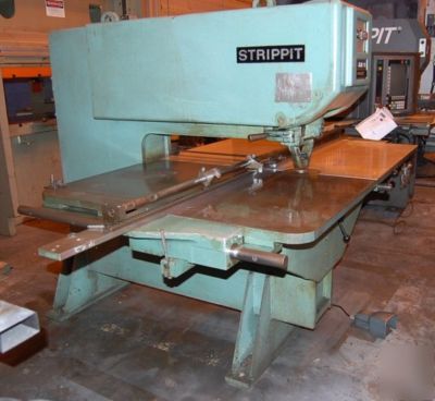  30 ton strippit single station manual punch press