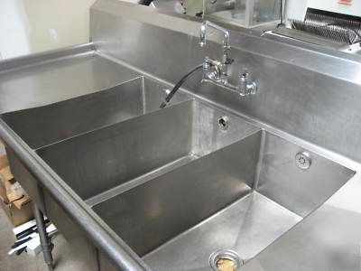 8' 3 compartment s/s sink with 2 drainboards