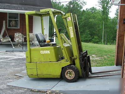 Clark 3000# electric fork lift truck with side shift
