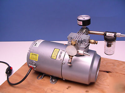 Gast piston air compressor, 1/6 hp, 1725 rpm, 40Â°c