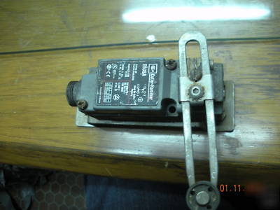 Used E50SA limit switch with E50DR1 operating head