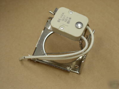 Qlv-1 MR16 lamp holders w/ sockets [case of 100] 