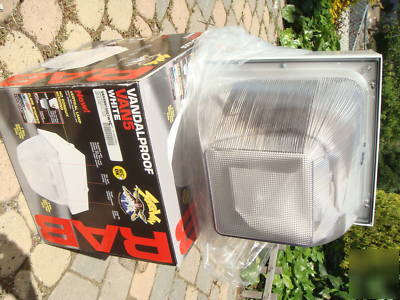 Rab vandalproof VAN5 white 150W mh lighting $257