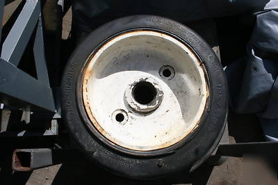 Forklift tire & wheel monarch industrial 18 x 7 x 12 1