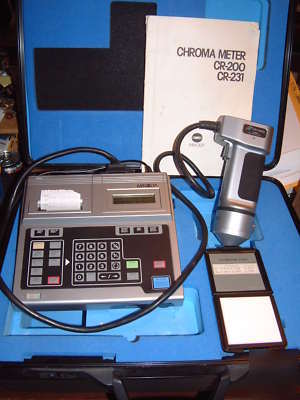 Minolta CR200 chroma meter + data processor in case