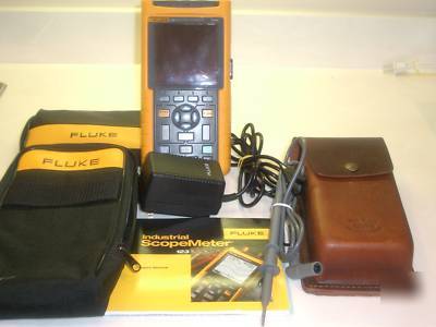New fluke 123/003 industrial scopemeter 20HHZ + case