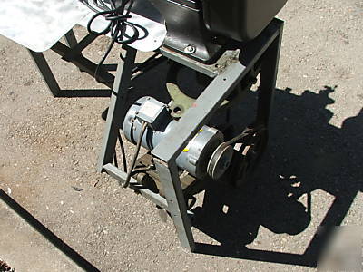 Logan screw cutting and turret lathe model 825
