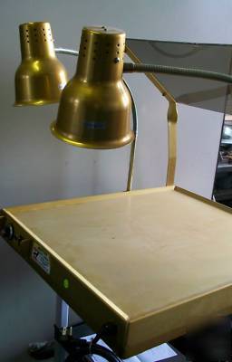 Carving station alto shaam heated base & 2 heat lamps 