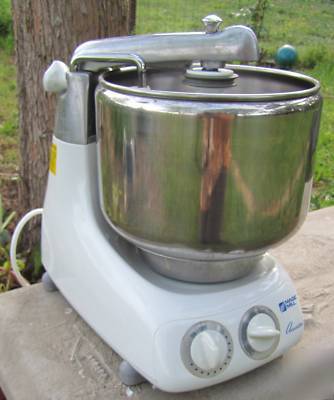 Magic mill dlx 2000 stand mixer $569 retail