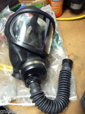 New msa gmc-ss respirator gas mask w/cannisters & case 