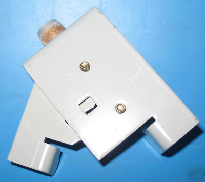 Leveling hanger for 100AMP ge busway 