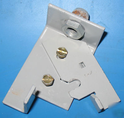 Leveling hanger for 100AMP ge busway 