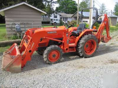 2004 kubota tractor L3400 loader with attachments
