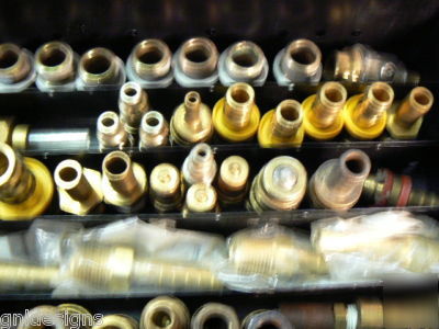 Brass air & hydraulic hose fittings in 1 drawer cabinet