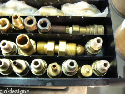 Brass air & hydraulic hose fittings in 1 drawer cabinet