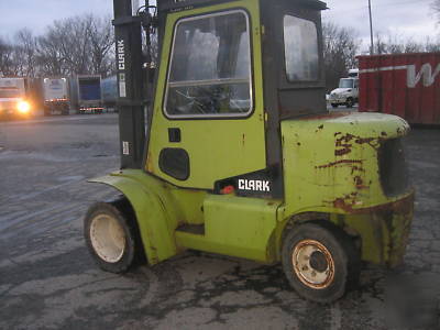 Clark 8000# rough terrain forklift gas powered full cab