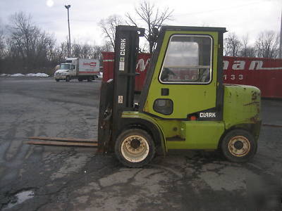 Clark 8000# rough terrain forklift gas powered full cab